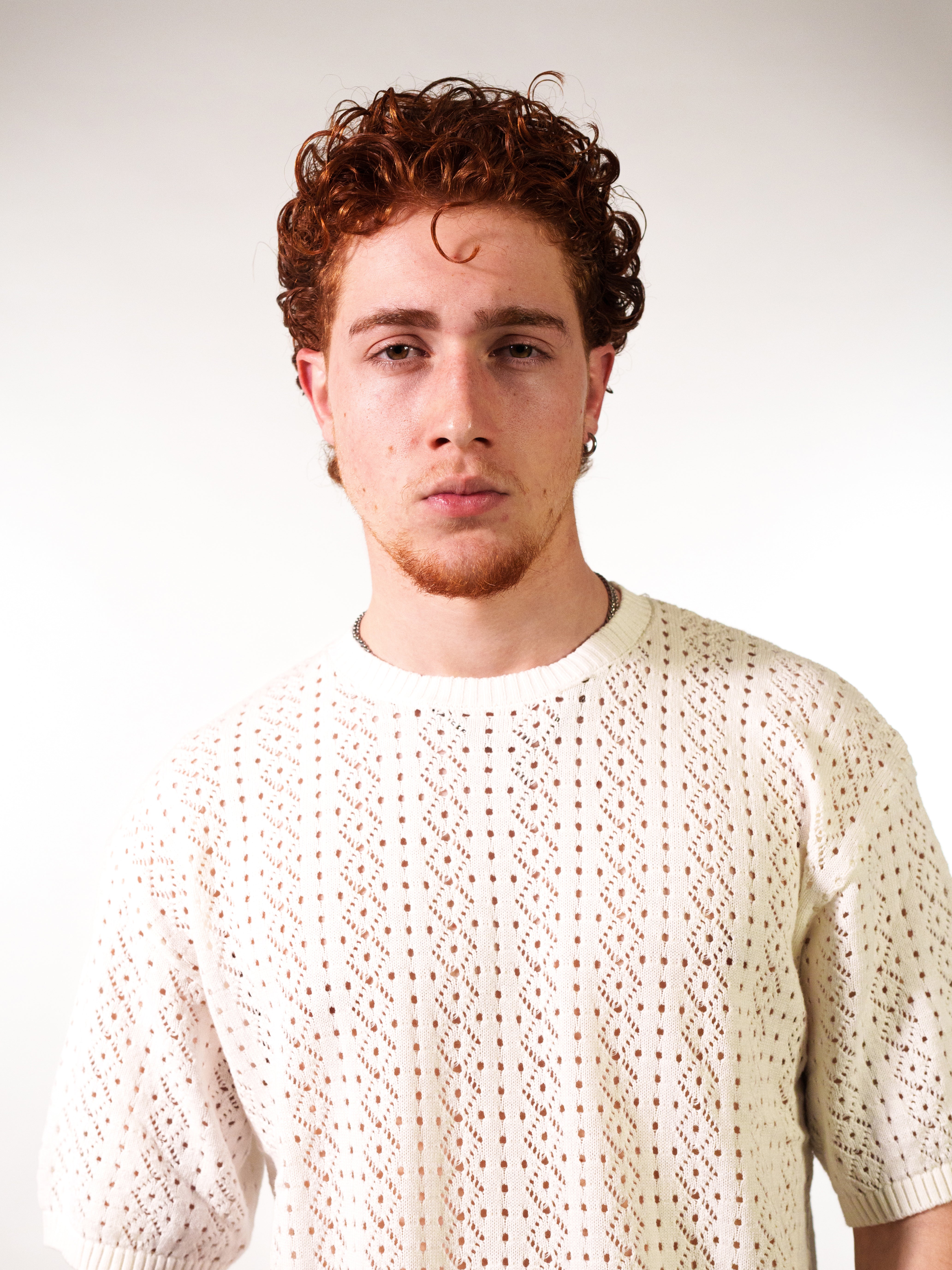 MAGLIA TRAFORATA A MANICA CORTA