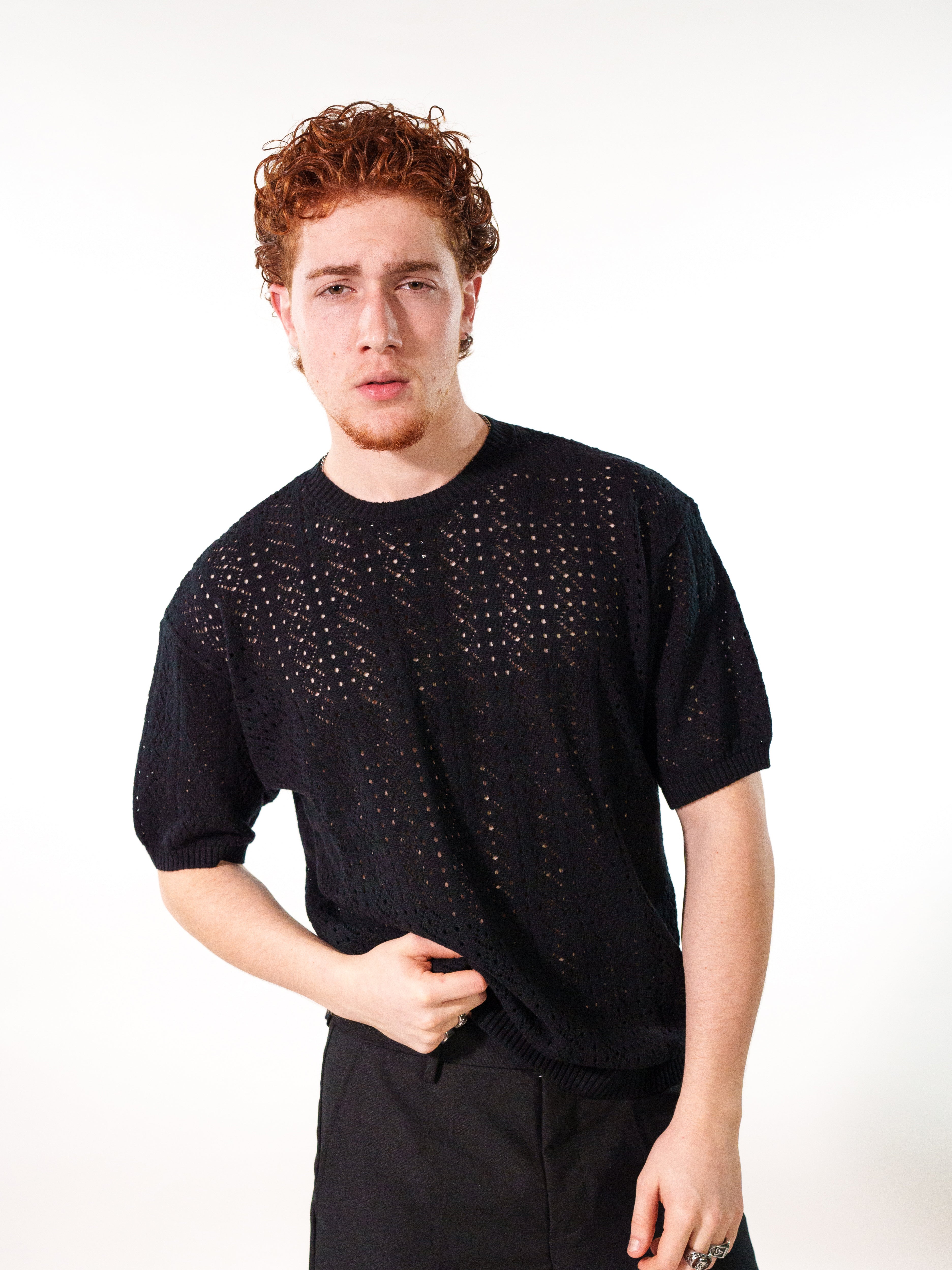 MAGLIA TRAFORATA A MANICA CORTA