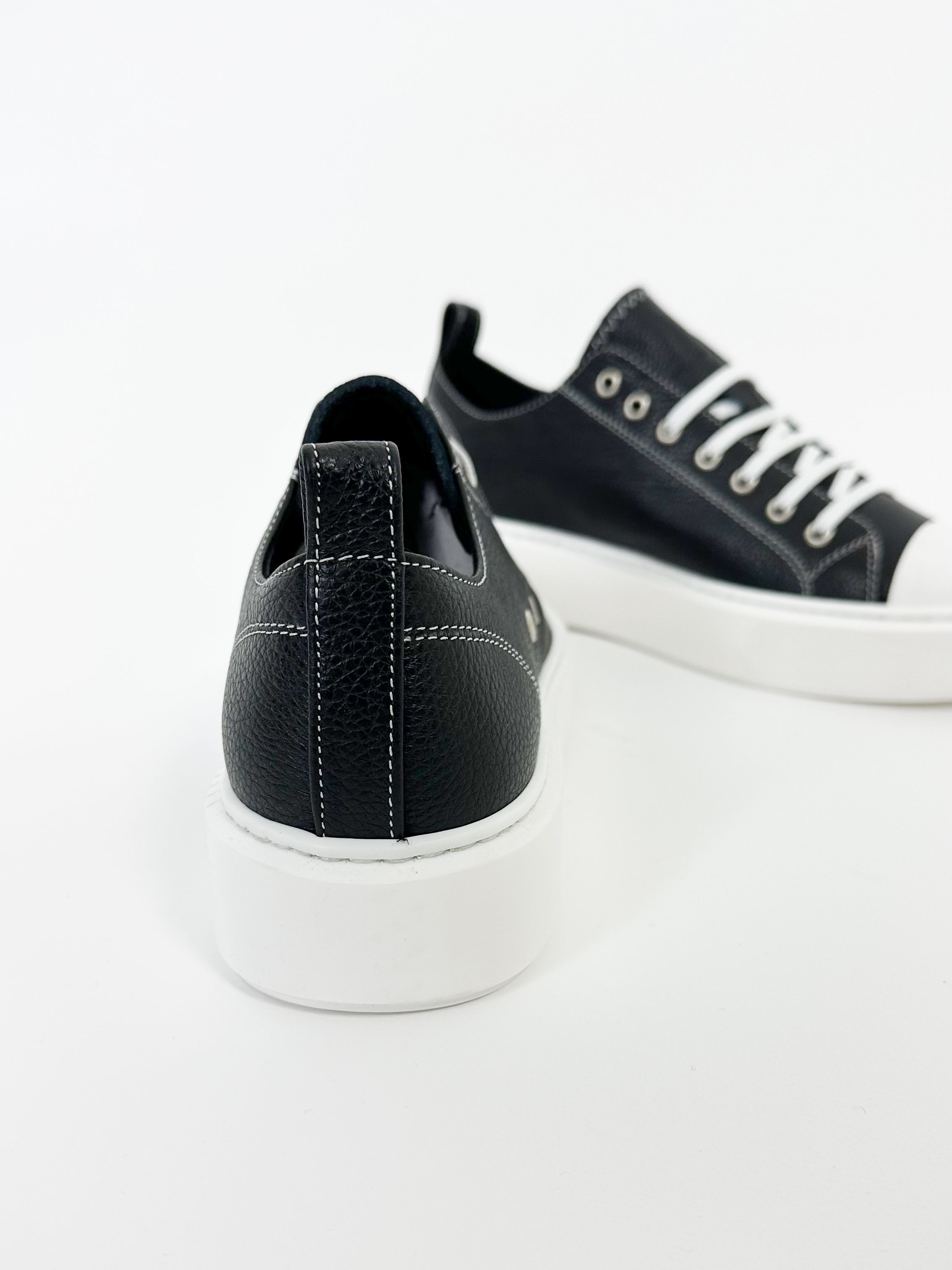 SNEAKERS HIGH QUALITY