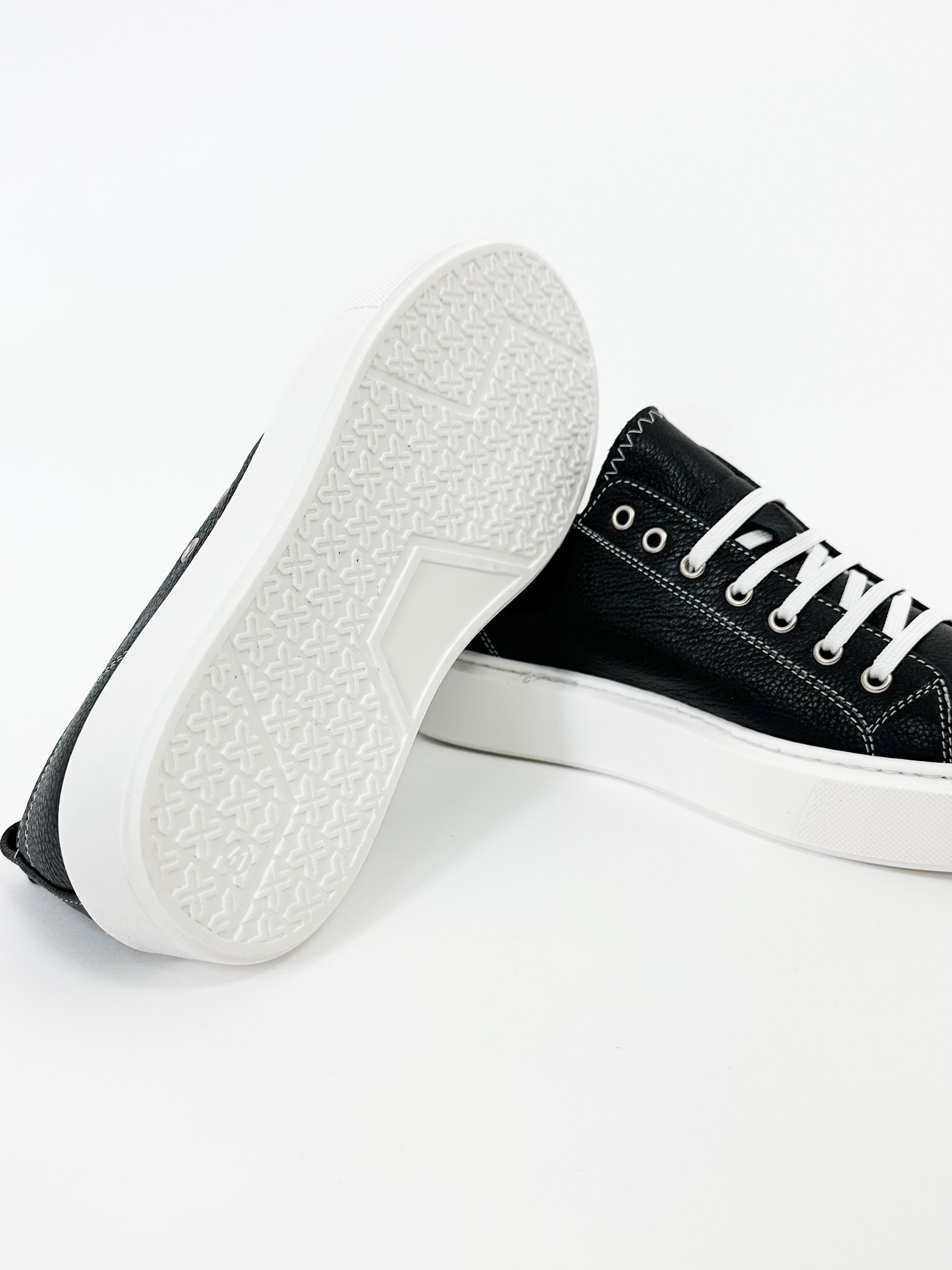 SNEAKERS HIGH QUALITY